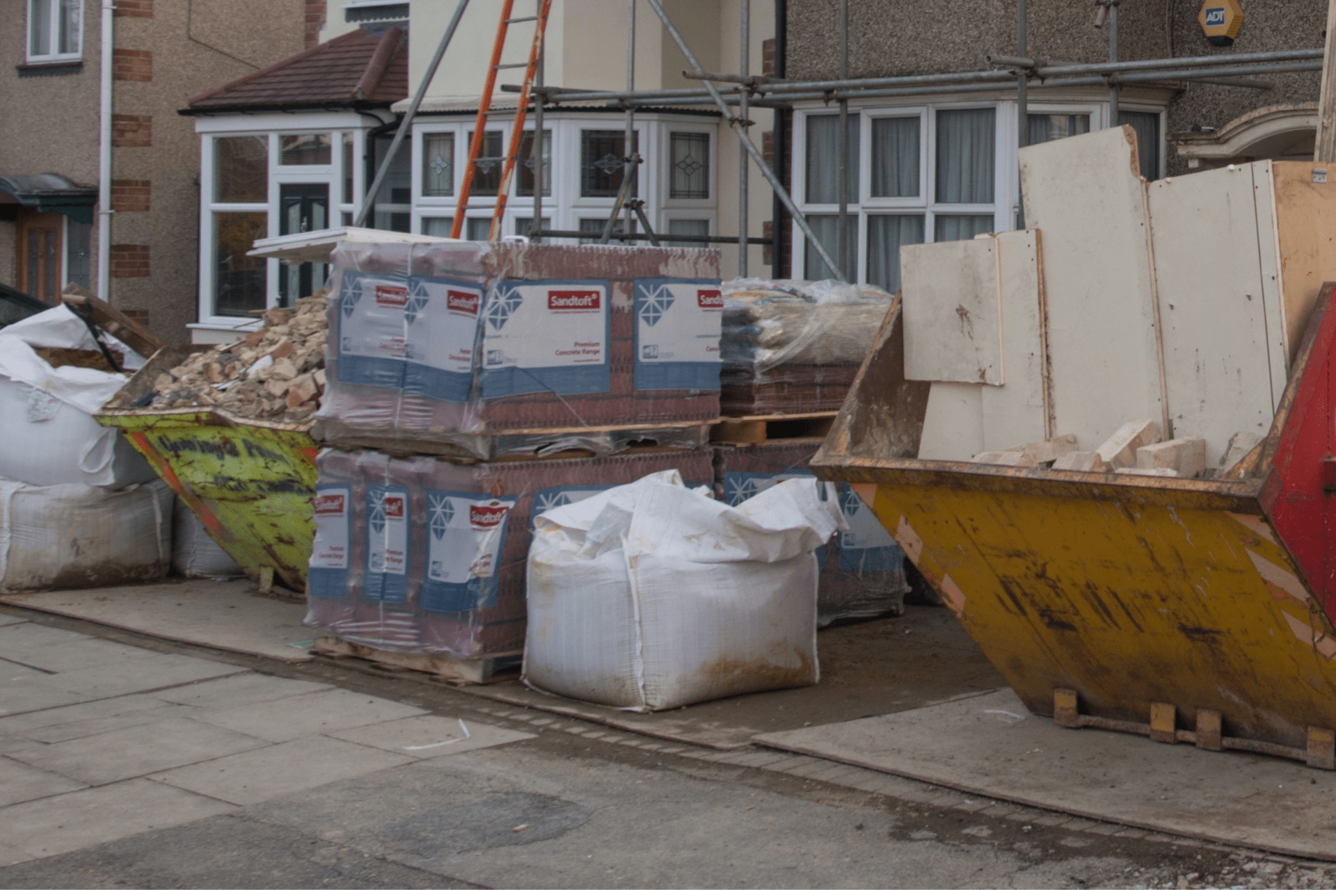 Builders Skip Hire Swansea | 6-10 Yard Skips | Cheap Skip Hire